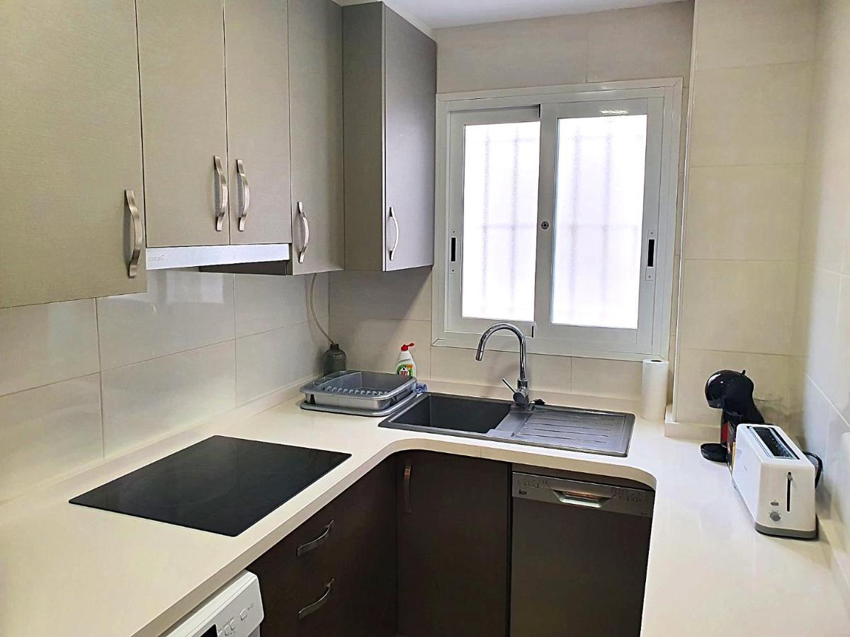 Newly Renovated Two Bedrooms In Marina Apartment